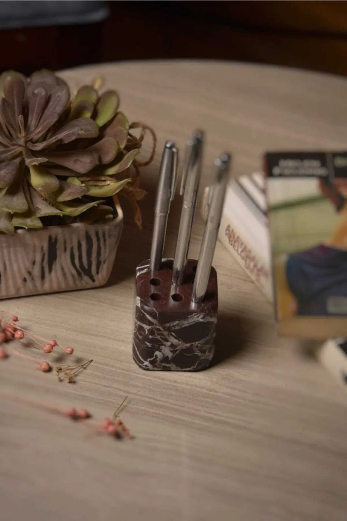 Rosso Levanto Delikli Mermer Kalemlik