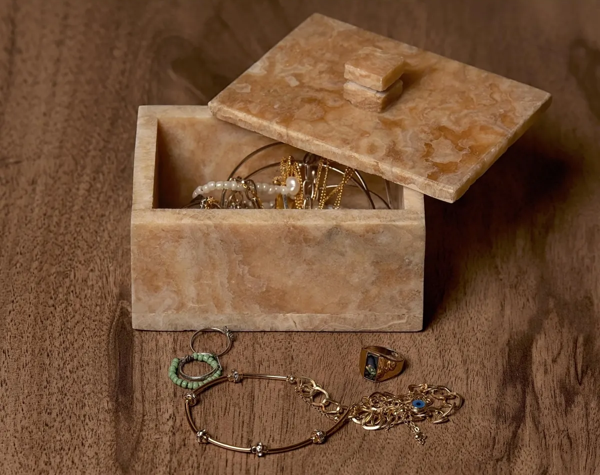 Doğal Mermer Takı Kutusu – Şıklığın ve Düzenin Zarif Buluşması