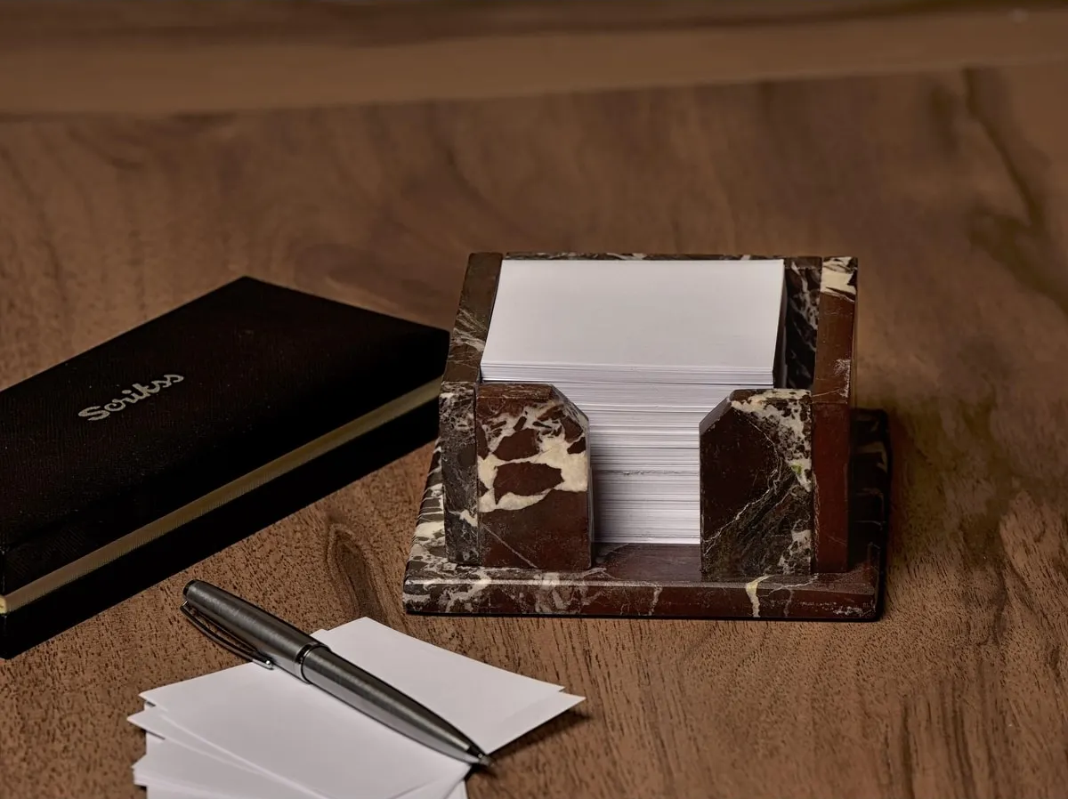 Doğal Mermer Küp Notluk – Zarafet ve İşlevselliğin Mükemmel Uyumu