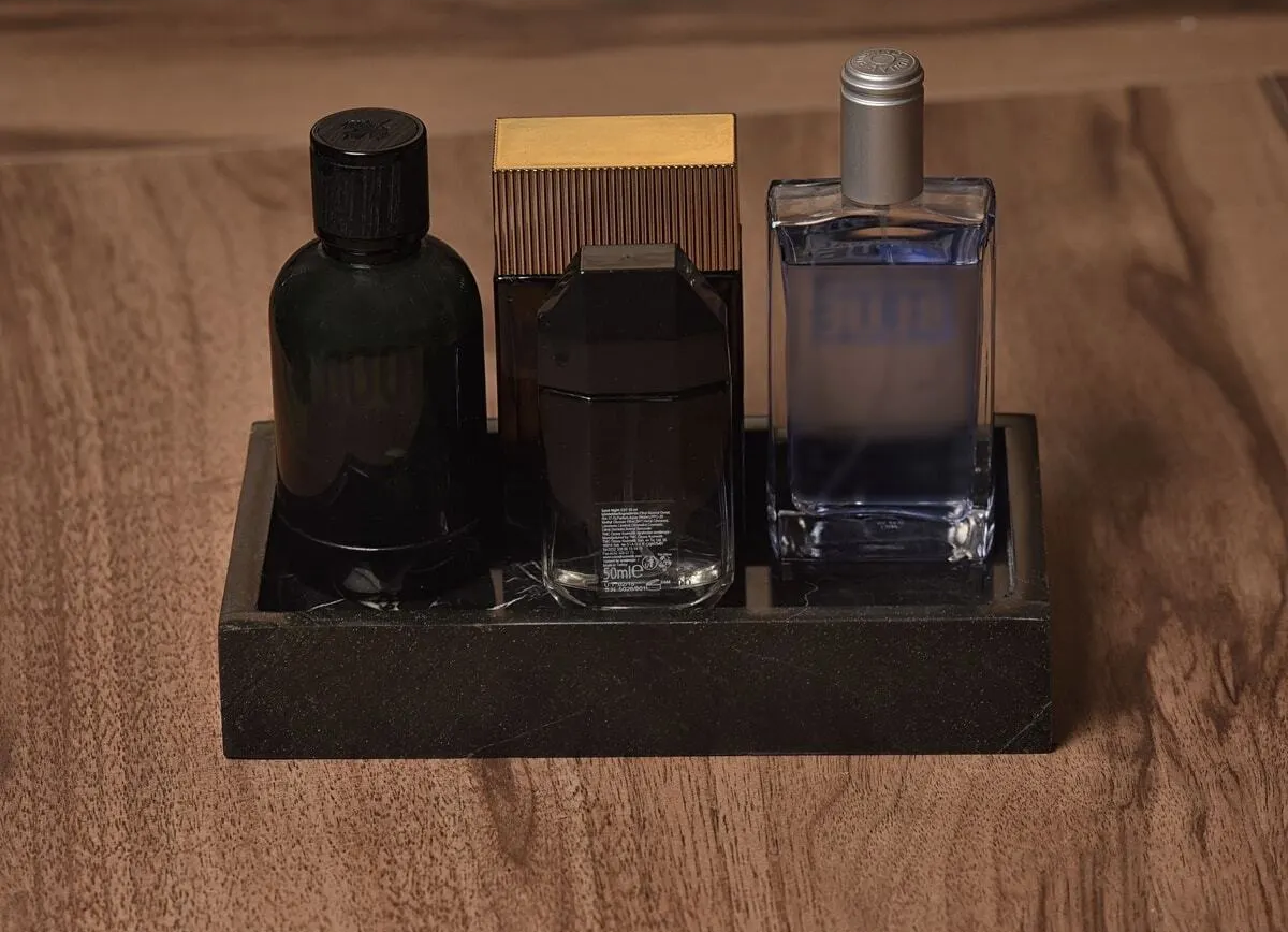 Minimalist Mermer Tepsi – Zarif ve Çok Yönlü Tasarım