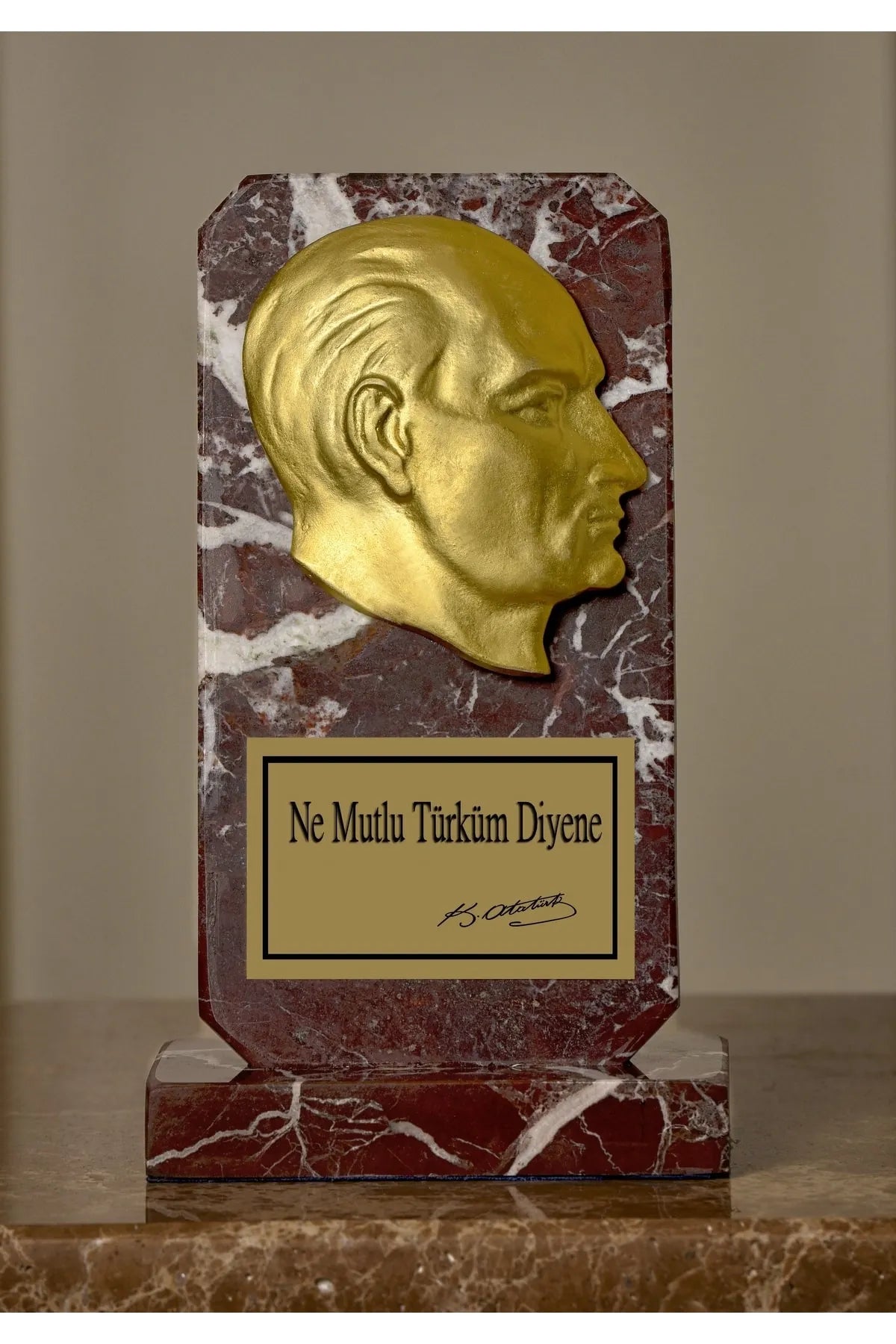 Rosso Levanto Atatürk Büstü