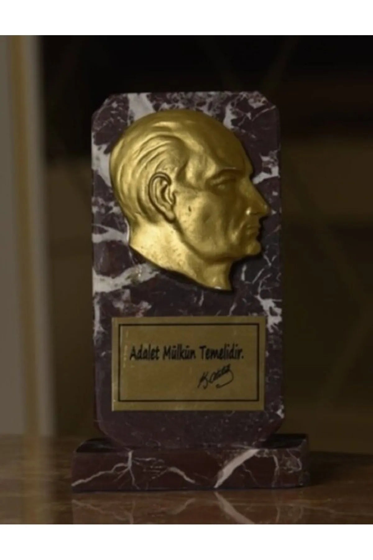 Rosso Levanto Atatürk Büstü