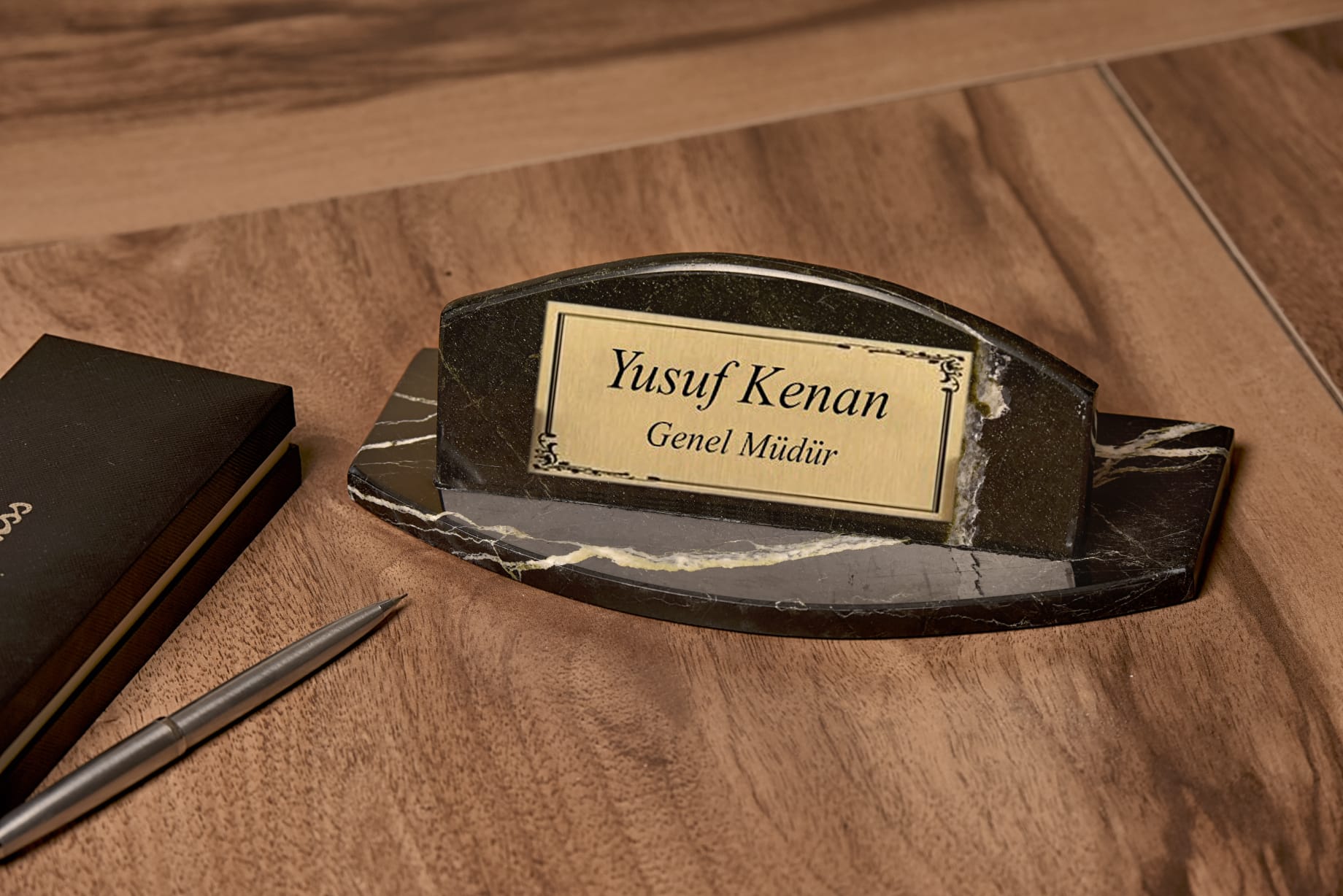 Doğal Mermer Masaüstü İsimlik – Zarafeti ve Kişiselleştirmeyi Birleştirin