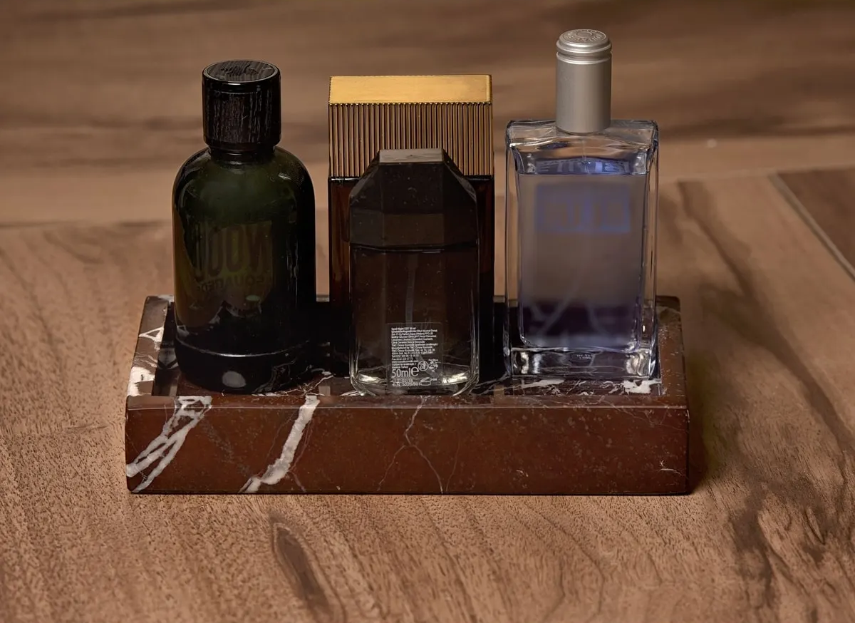 Minimalist Mermer Tepsi – Zarif ve Çok Yönlü Tasarım