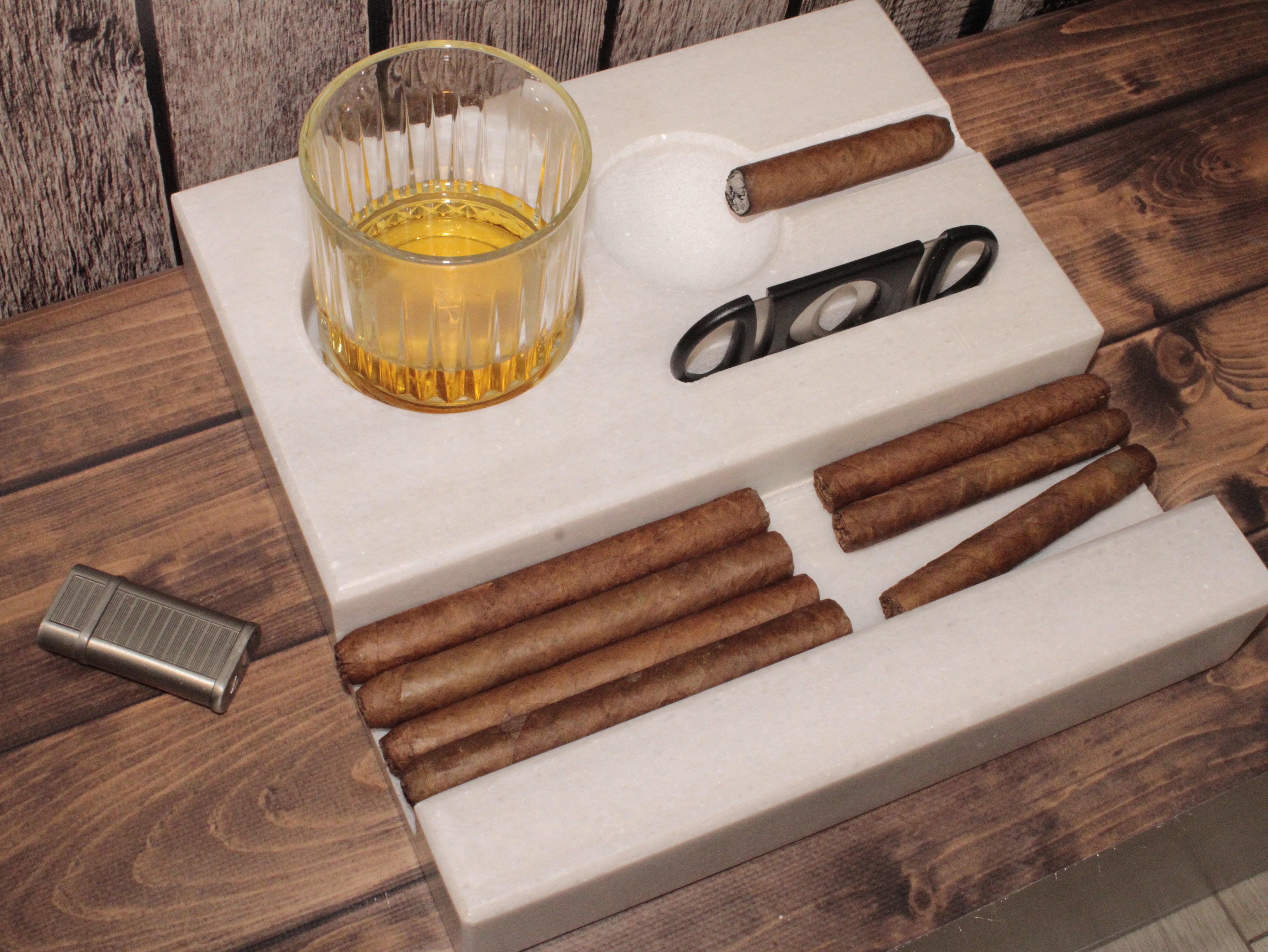 El Yapımı Kişiselleştirilebilir Mermer Viski ve Puro Seti – Lüks Hediye Seçeneği