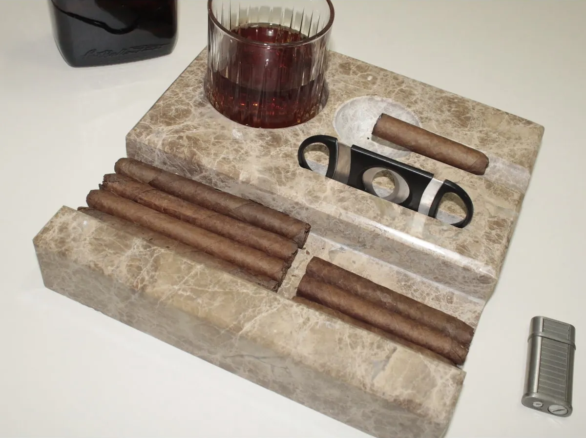 El Yapımı Kişiselleştirilebilir Mermer Viski ve Puro Seti – Lüks Hediye Seçeneği