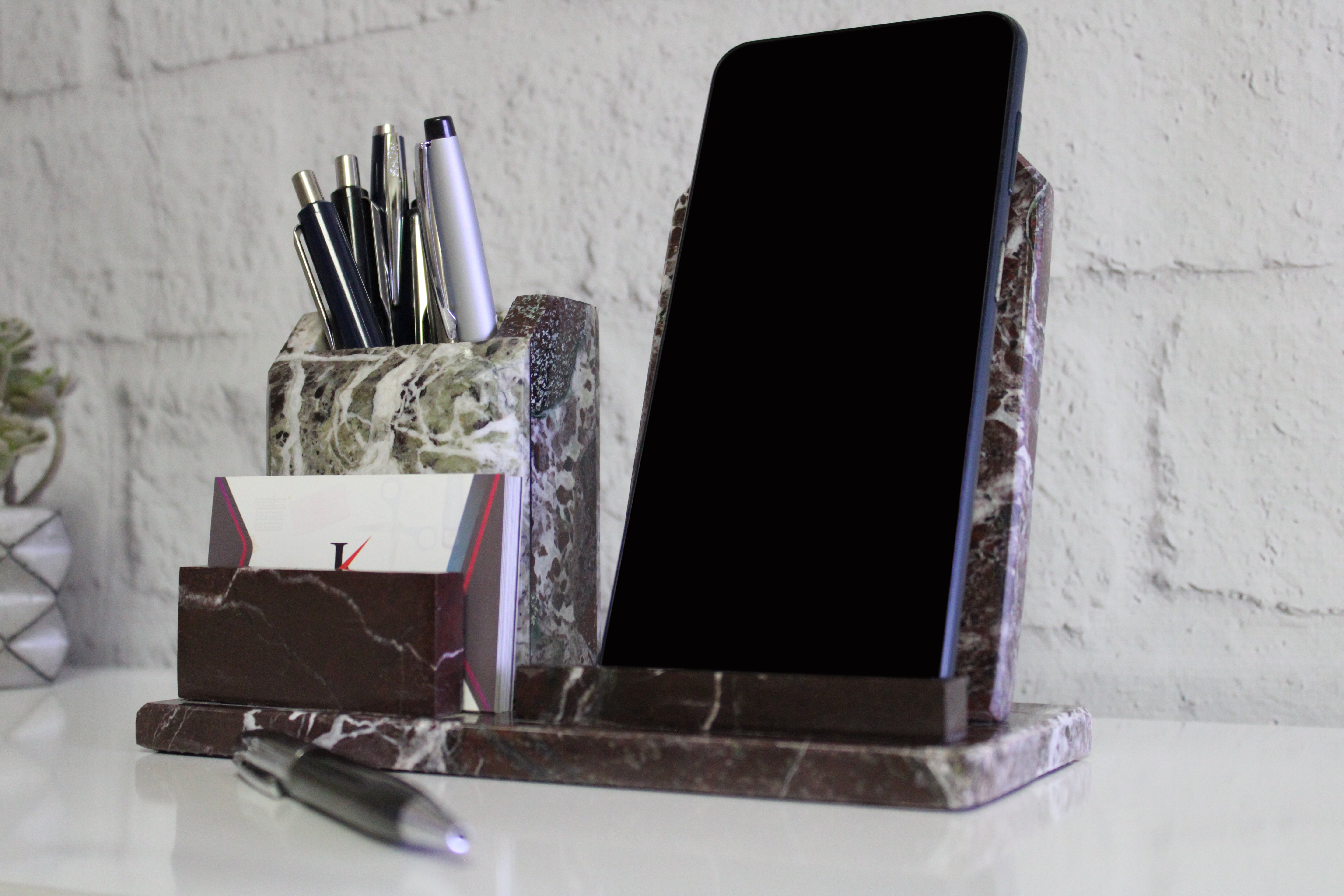 Doğal Mermer Masaüstü Organizer – Şıklık ve Düzenin Buluşması