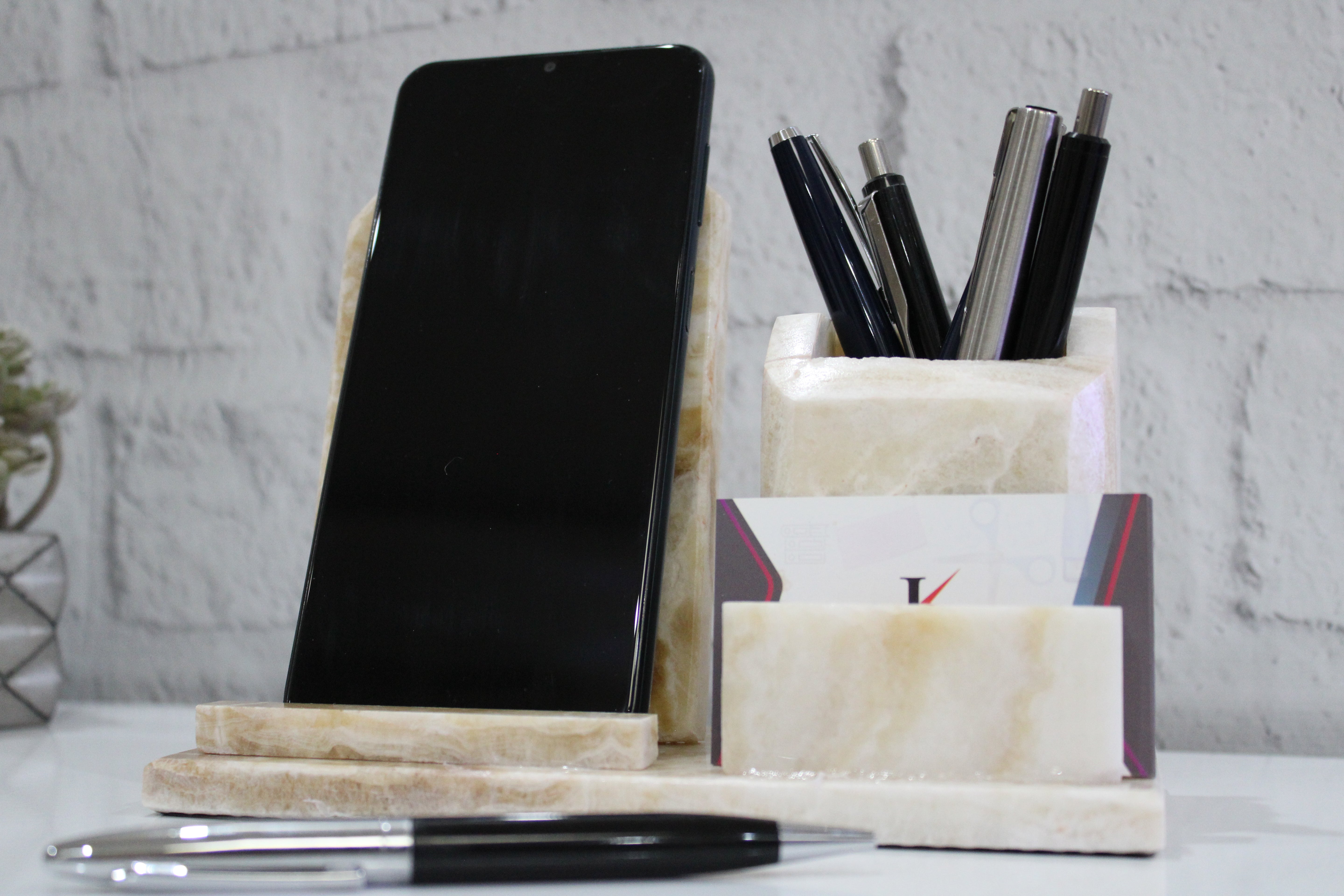 Doğal Mermer Masaüstü Organizer – Şıklık ve Düzenin Buluşması