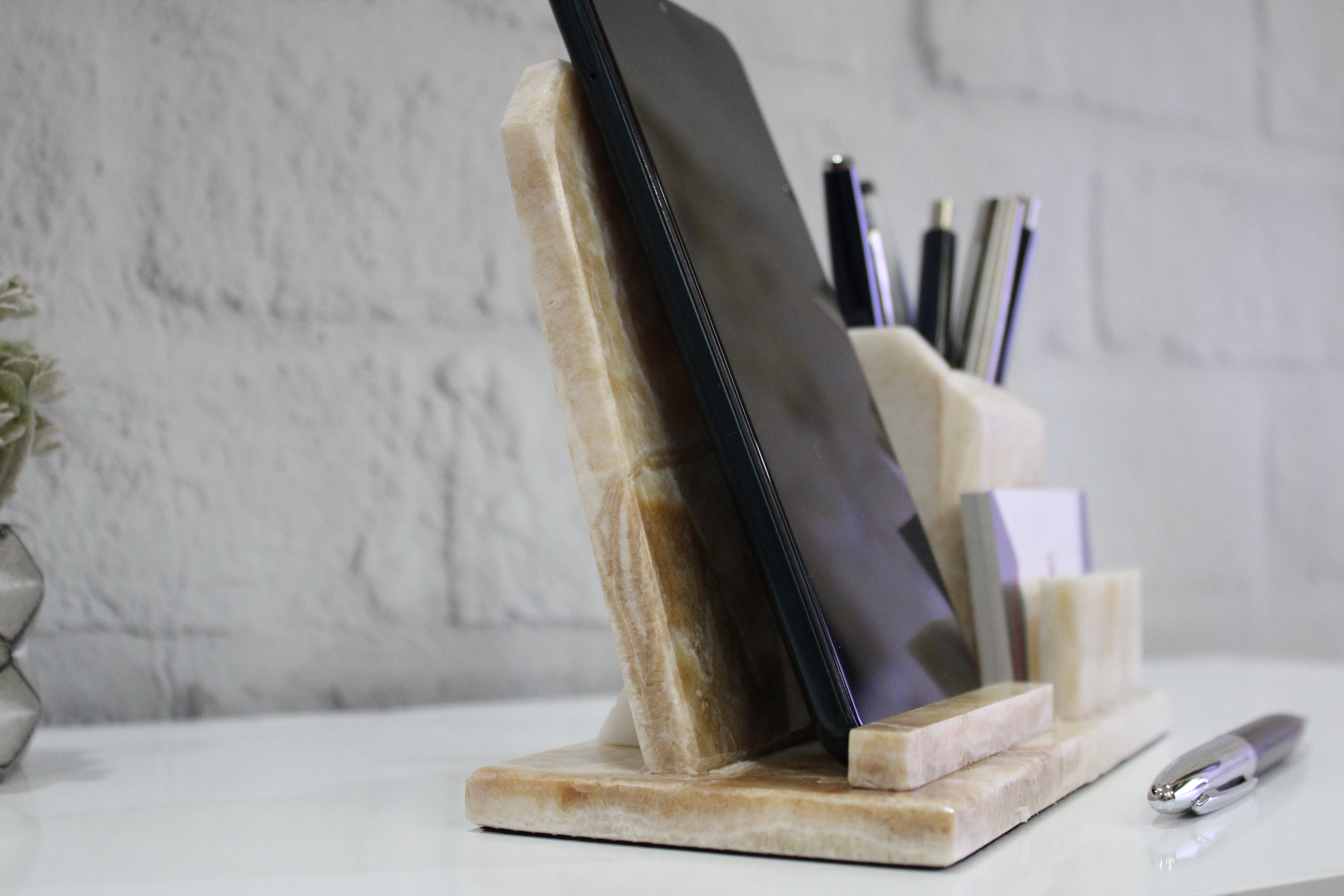 Doğal Mermer Masaüstü Organizer – Şıklık ve Düzenin Buluşması