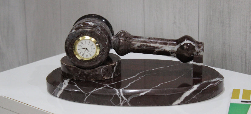 Rosso Levanto Adalet Tokmağı – Lüks Mermer Masa Dekoru