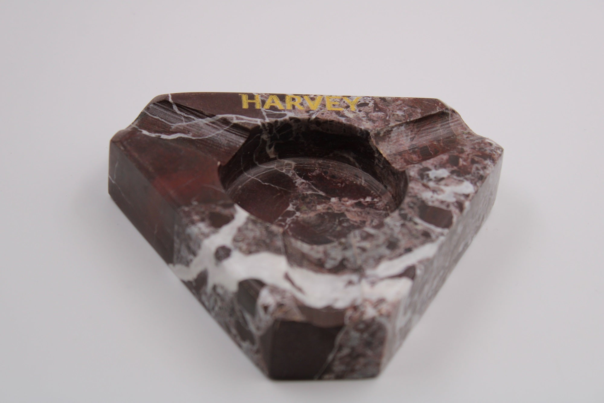 Kişiselleştirilebilir Vişne Çürüğü Mermer Üçgen Puro Küllüğü - El Yapımı ve Şık Tasarım