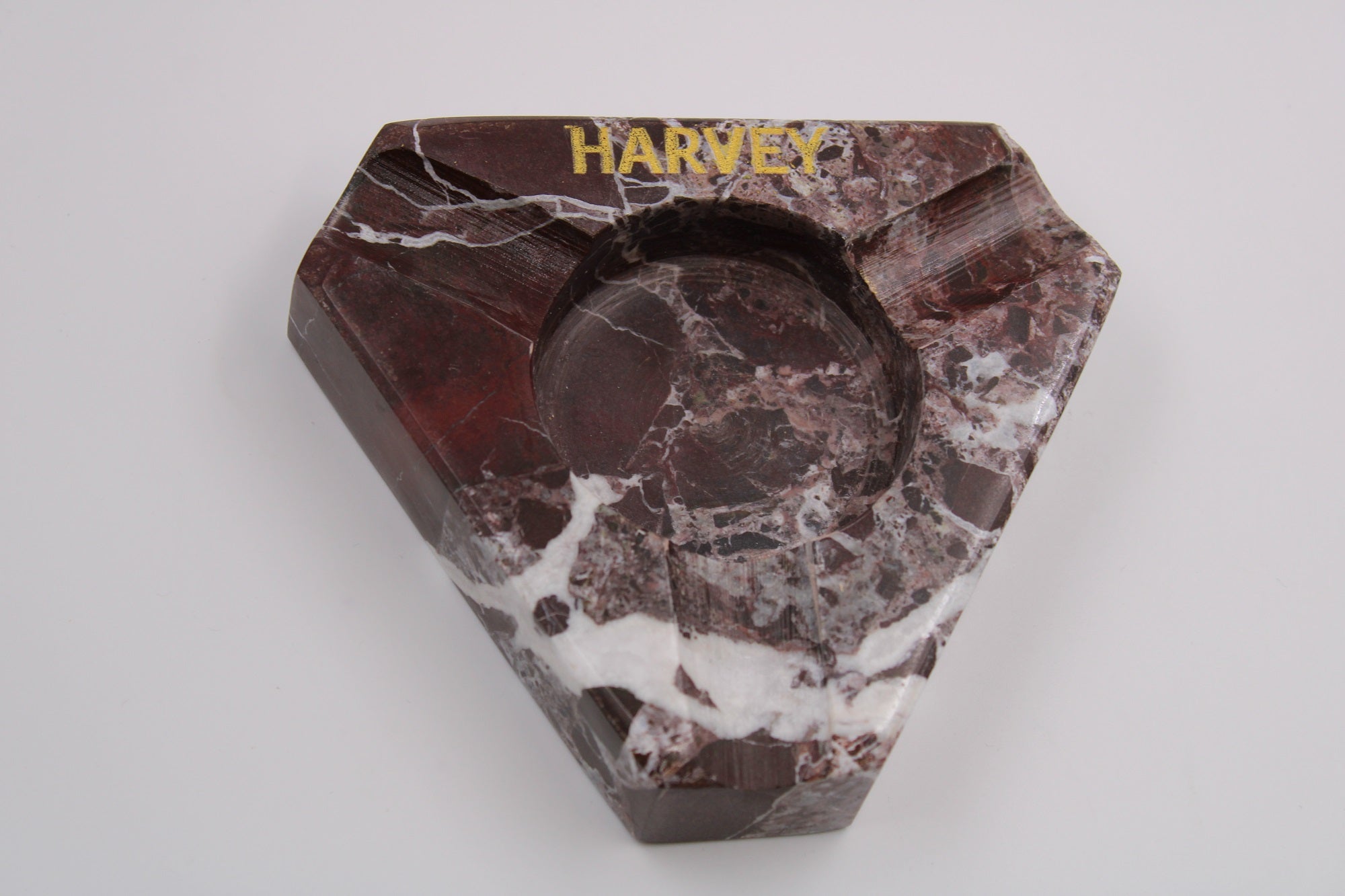 Kişiselleştirilebilir Vişne Çürüğü Mermer Üçgen Puro Küllüğü - El Yapımı ve Şık Tasarım