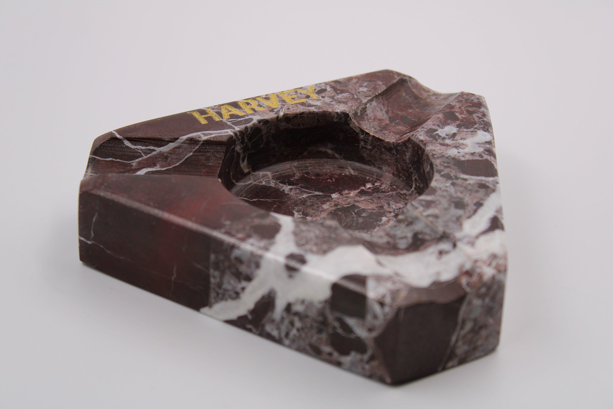 Kişiselleştirilebilir Vişne Çürüğü Mermer Üçgen Puro Küllüğü - El Yapımı ve Şık Tasarım