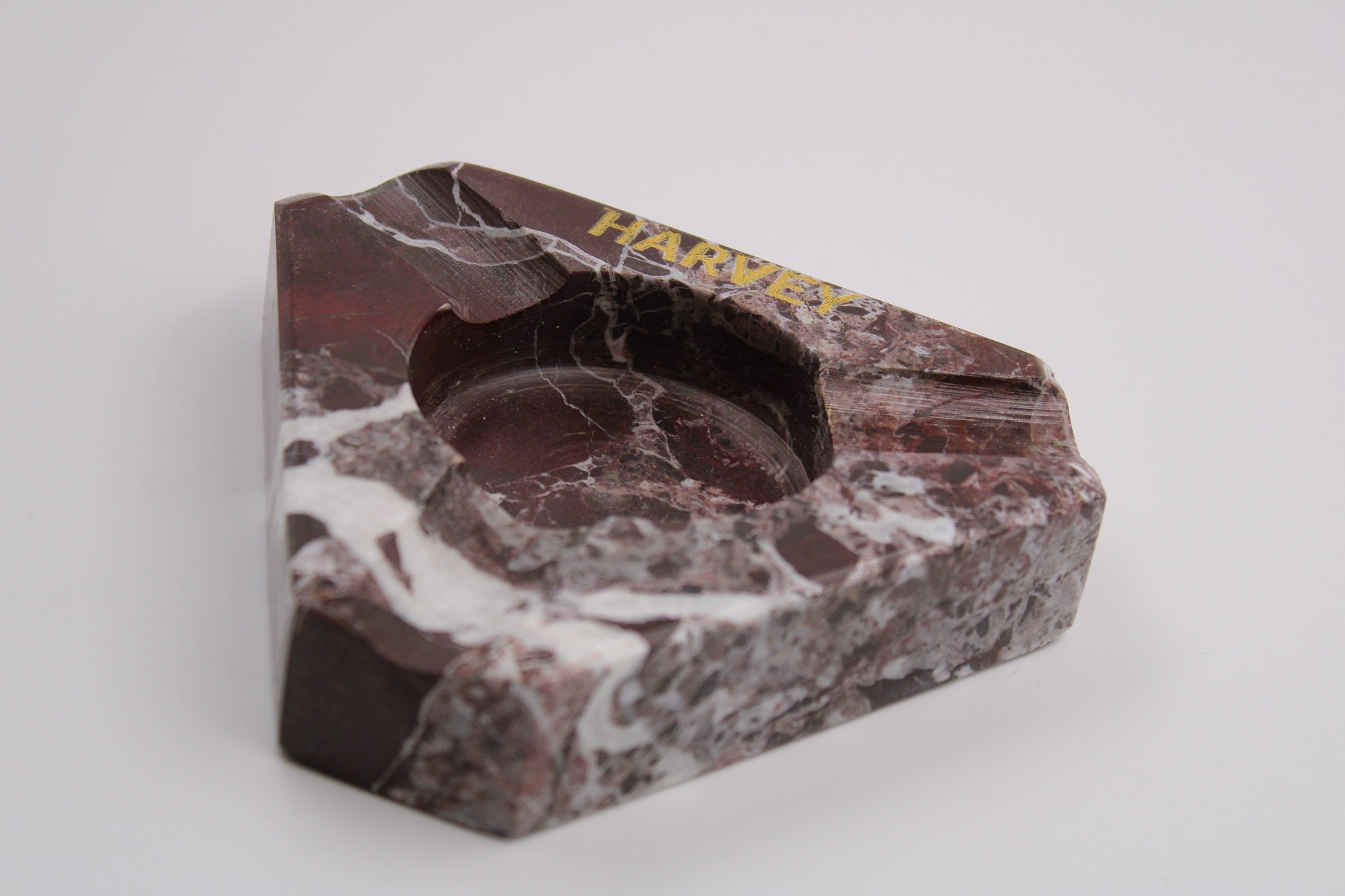 Kişiselleştirilebilir Vişne Çürüğü Mermer Üçgen Puro Küllüğü - El Yapımı ve Şık Tasarım