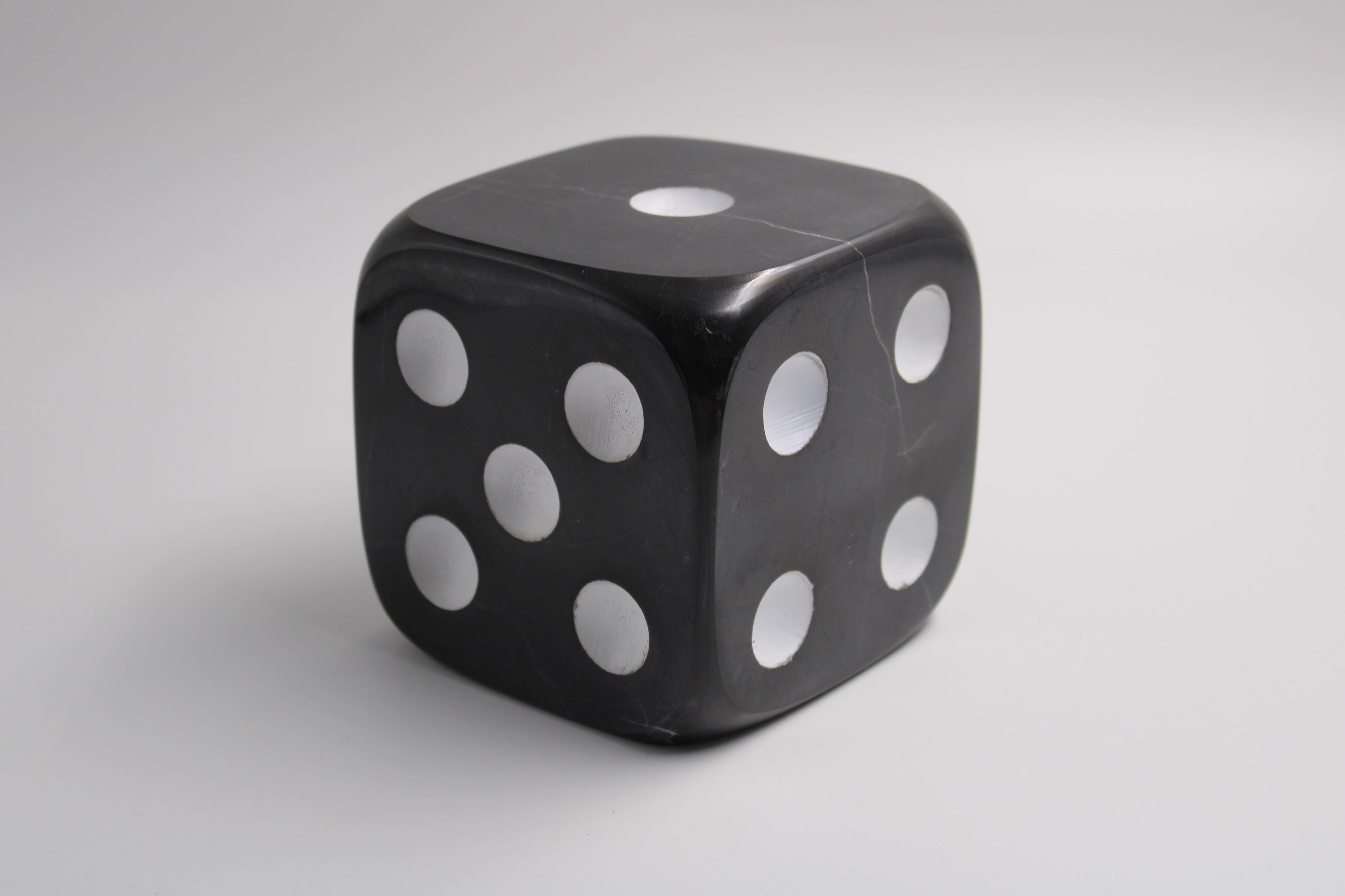 Dekoratif Zar Şeklinde Kitap Tutucu - 6 Farklı Renk Seçeneği ile El Yapımı Şık Tasarım