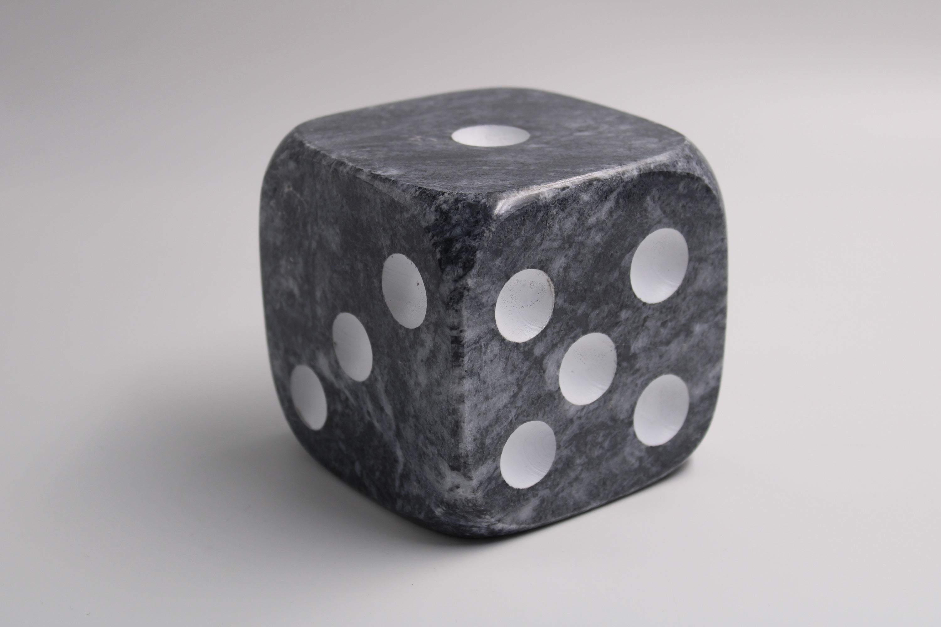 Dekoratif Zar Şeklinde Kitap Tutucu - 6 Farklı Renk Seçeneği ile El Yapımı Şık Tasarım